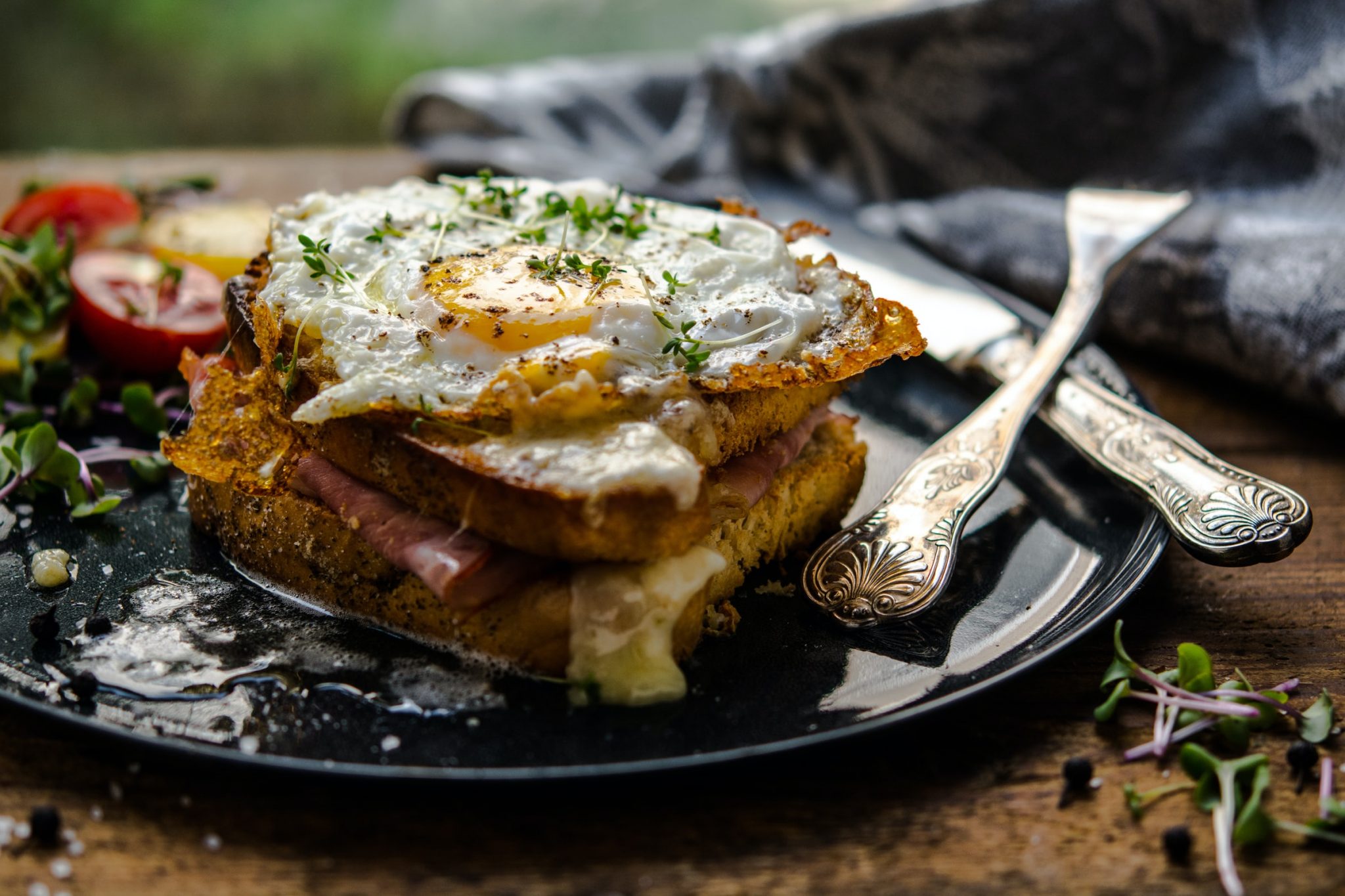 croque madame pain oeuf charcuterie